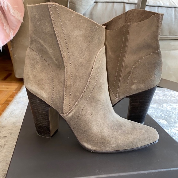 VINCE CAMUTO - Suede bootie - Picture 2 of 5